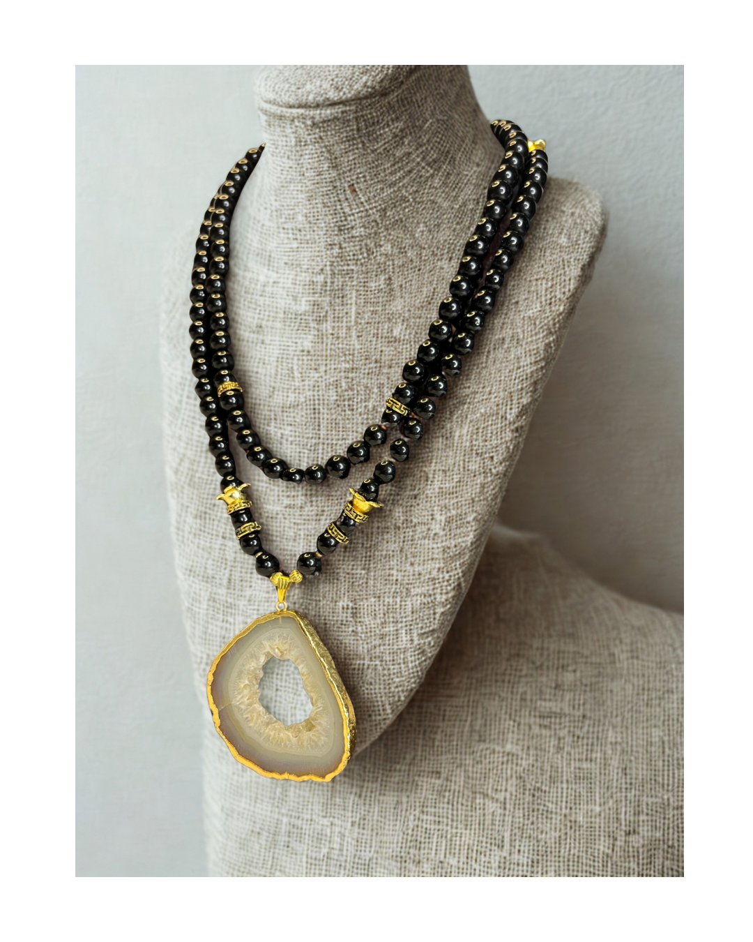 Layered Black Obsidian Necklace with Gold-Plated Agate Pendant – Natural Stone Healing Jewelry for Protection & Style